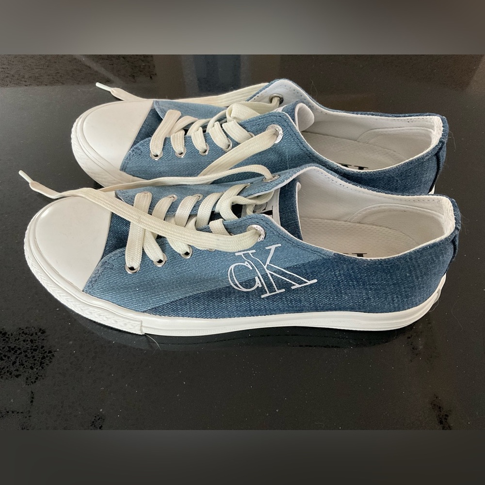 Calvin Klein Women sneakers Size US 7